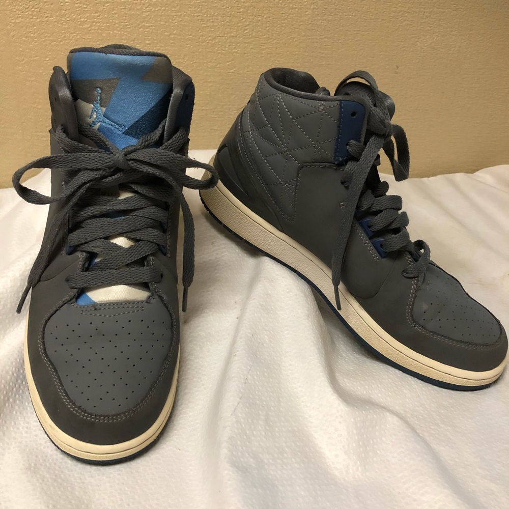 Nike Jordan Gray Sneakers